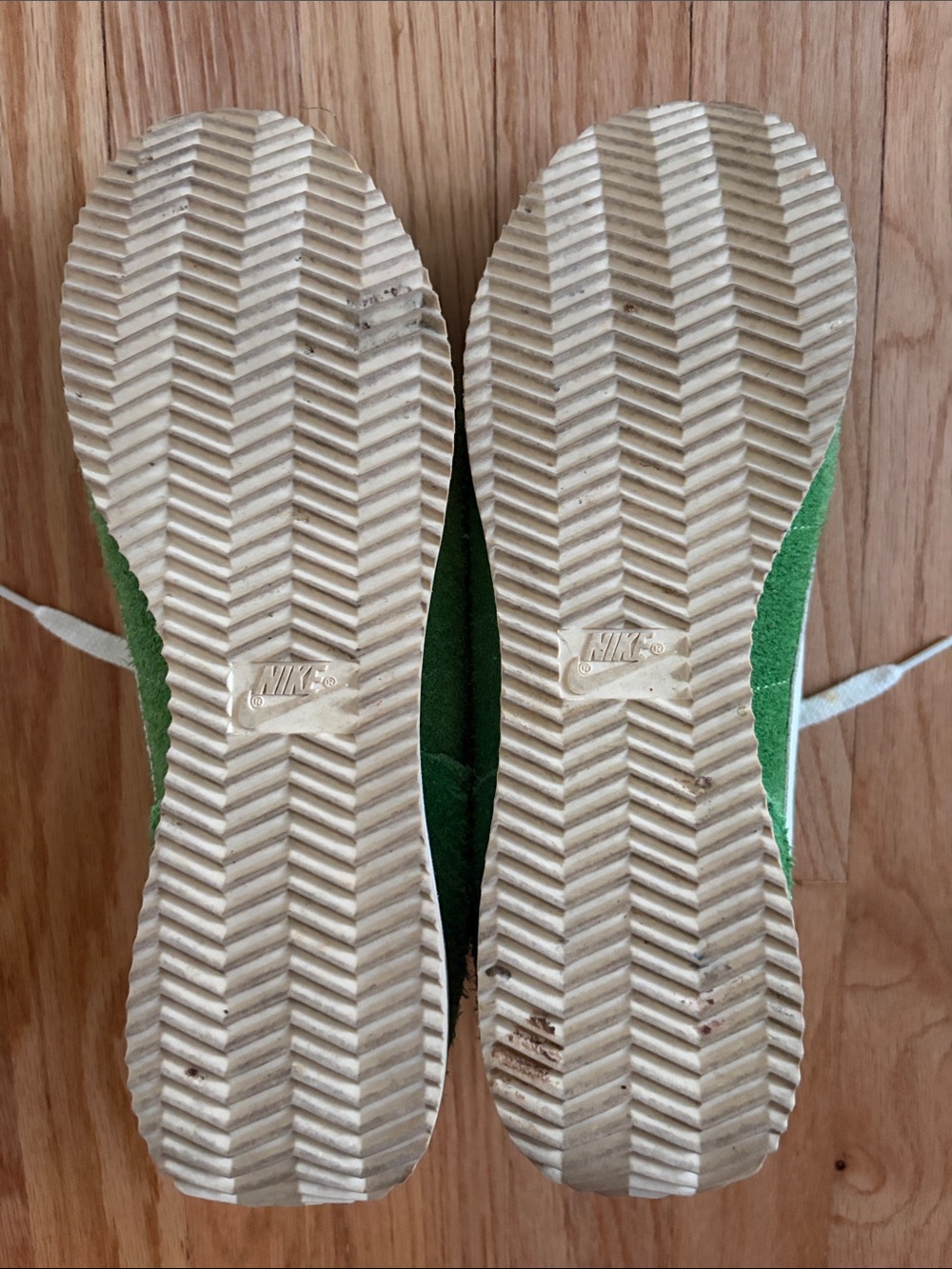 Nike Green and White Suede Sneakers with Blue Accents - Picture 3 of 5
